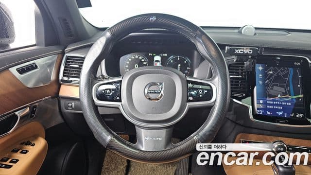 Volvo XC90 2018 — фото 13 из 20