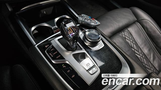 BMW 7 Series 2018 — Şəkil 9/20