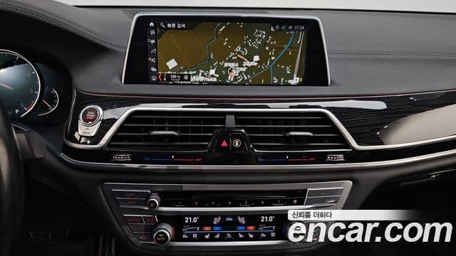 BMW 7 Series 2018 — фото 14 из 20