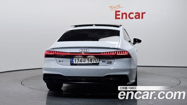 Audi A7 2022 — ფოტო 4/20