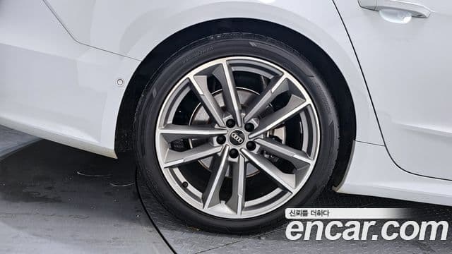 Audi A7 2022 — ფოტო 5/20