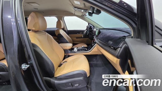 Kia Carnival 2021 — фото 10 из 20
