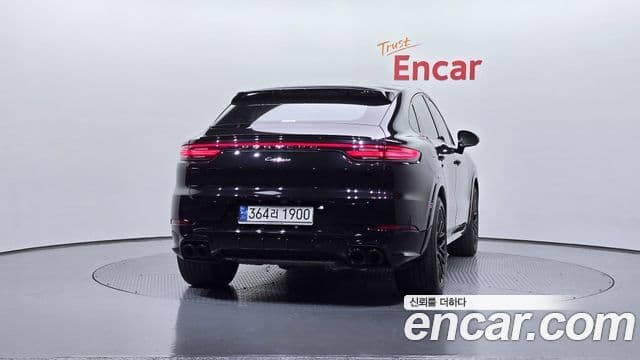 Porsche Cayenne 2021 — ფოტო 11/20