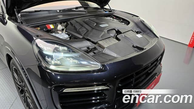 Porsche Cayenne 2021 — ფოტო 3/20