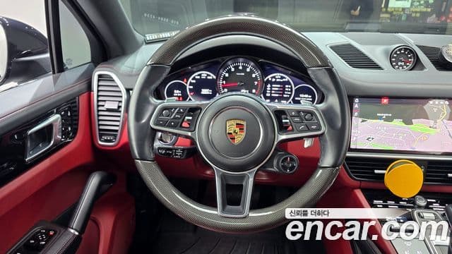 Porsche Cayenne 2021 — ფოტო 2/20