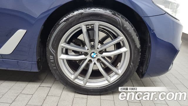 BMW 5 Series 2018 — ფოტო 5/20