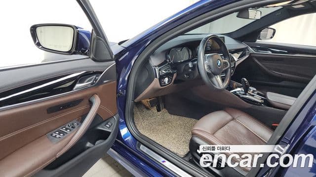 BMW 5 Series 2018 — ფოტო 10/20