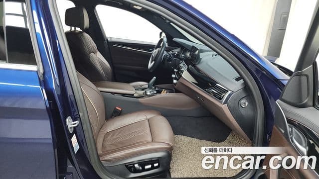 BMW 5 Series 2018 — ფოტო 11/20