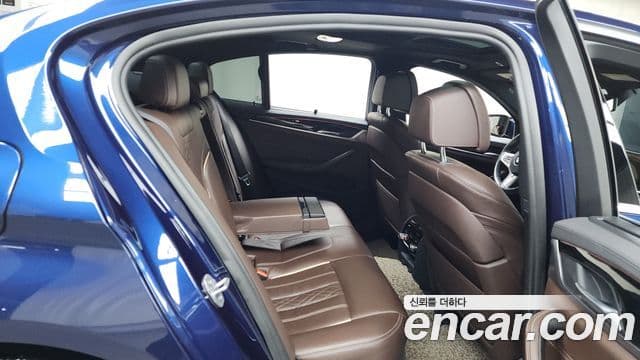 BMW 5 Series 2018 — ფოტო 12/20