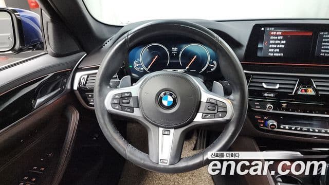 BMW 5 Series 2018 — ფოტო 13/20