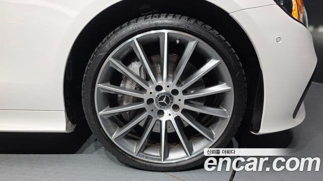 Mercedes-Benz E-Class 2021 — ფოტო 5/20