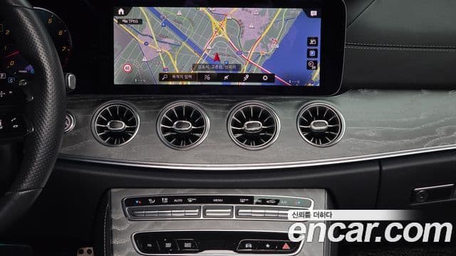 Mercedes-Benz E-Class 2021 — ფოტო 14/20