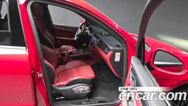 Porsche Macan 2022 — фото 12 из 20