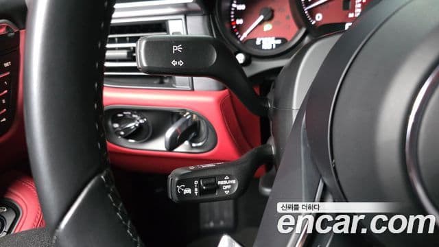 Porsche Macan 2022 — Şəkil 17/20