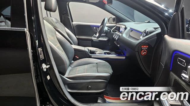Mercedes-Benz GLA-Class 2020 — Şəkil 11/19