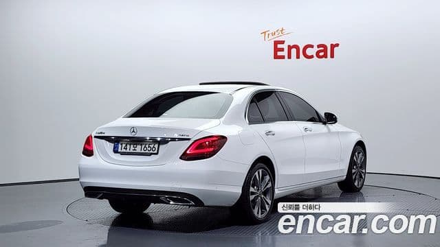 Mercedes-Benz C-Class 2020 — ფოტო 2/20