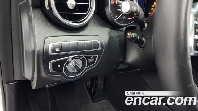 Mercedes-Benz C-Class 2020 — ფოტო 19/20
