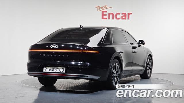 Hyundai Grandeur Hybrid 2023 — Photo 8/20