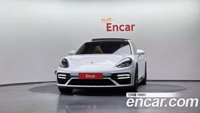 Porsche Panamera 2021 — ფოტო 2/20