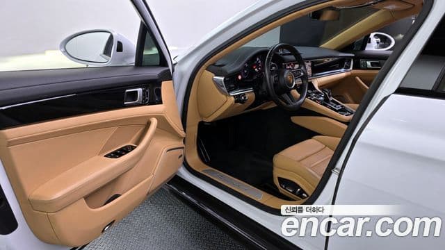 Porsche Panamera 2021 — ფოტო 8/20