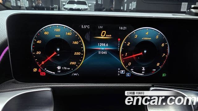 Mercedes-Benz GLB-Class 2020 — Фото 8/20