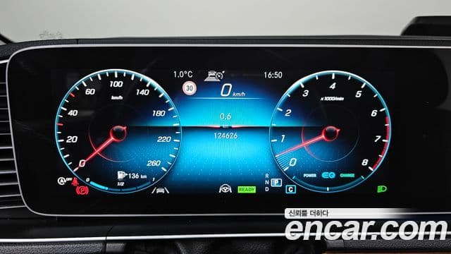Mercedes-Benz GLE-Class 2020 — ფოტო 8/20