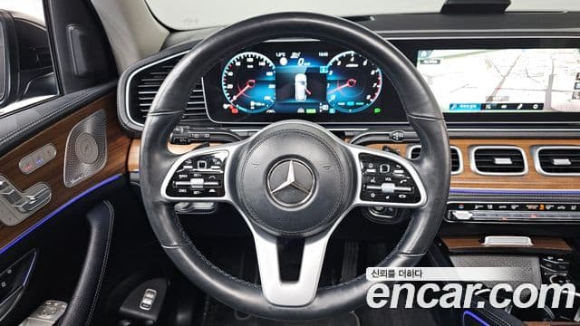 Mercedes-Benz GLE-Class 2020 — ფოტო 13/20