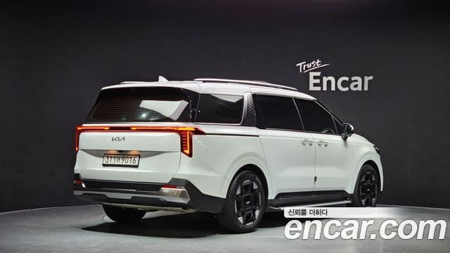 Kia Carnival 2023 — Şəkil 2/20