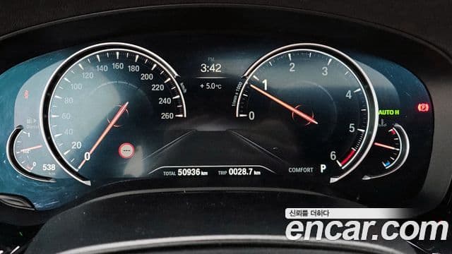 BMW 5 Series 2018 — Şəkil 8/20