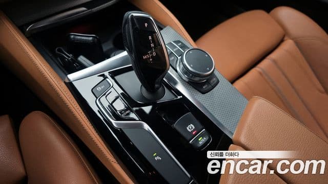 BMW 5 Series 2018 — Şəkil 9/20
