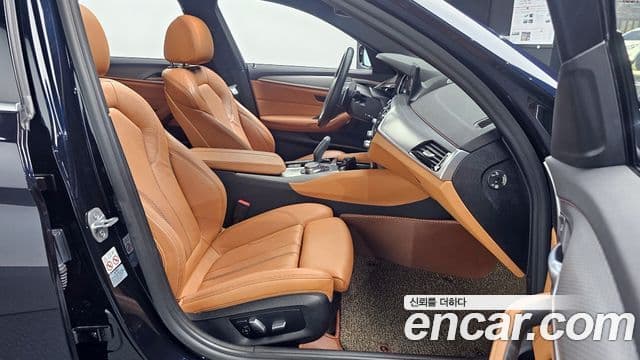 BMW 5 Series 2018 — Şəkil 10/20