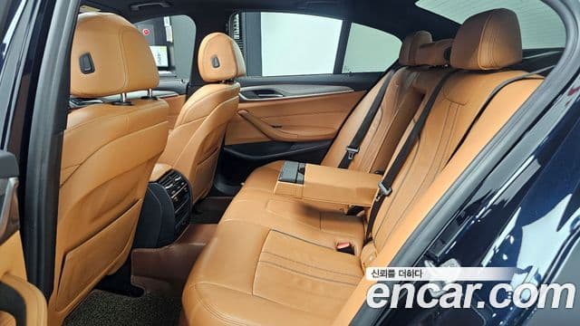 BMW 5 Series 2018 — Şəkil 12/20