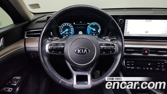 Kia K5 2021 — ფოტო 15/20