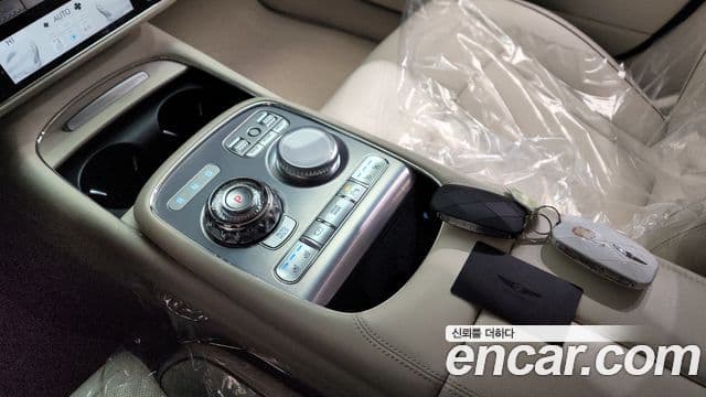 Genesis G90 2022 — Photo 16/20