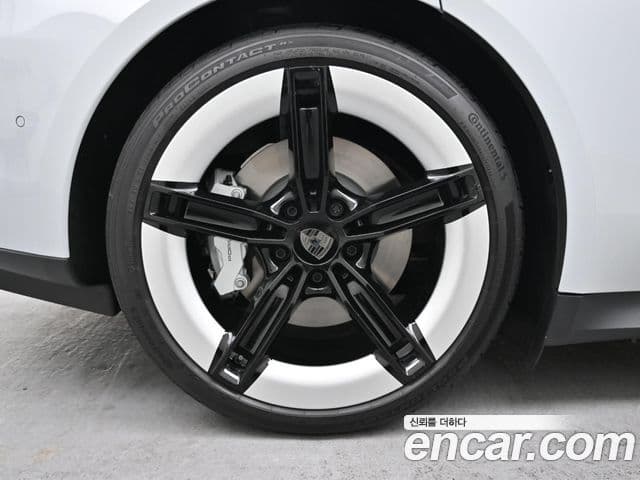 Porsche Taycan 2025 — Şəkil 15/20