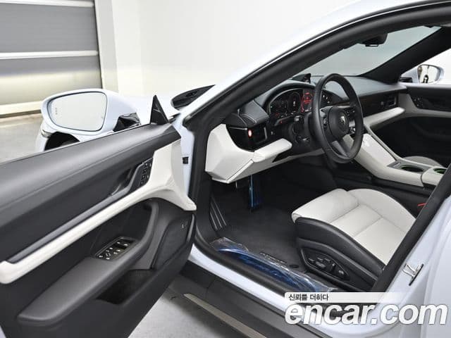 Porsche Taycan 2025 — Şəkil 6/20