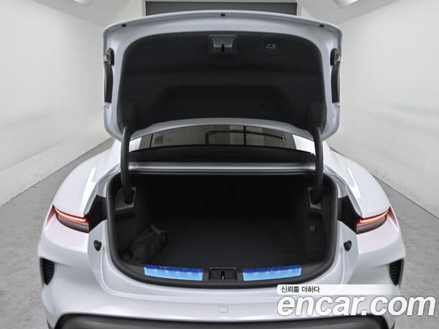 Porsche Taycan 2025 — Şəkil 16/20
