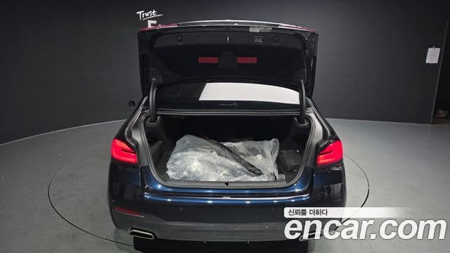 BMW 5 Series 2023 — фото 20 из 20