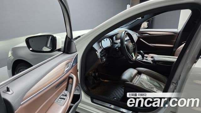BMW 5 Series 2018 — Şəkil 11/20