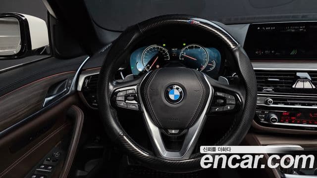 BMW 5 Series 2018 — Şəkil 13/20