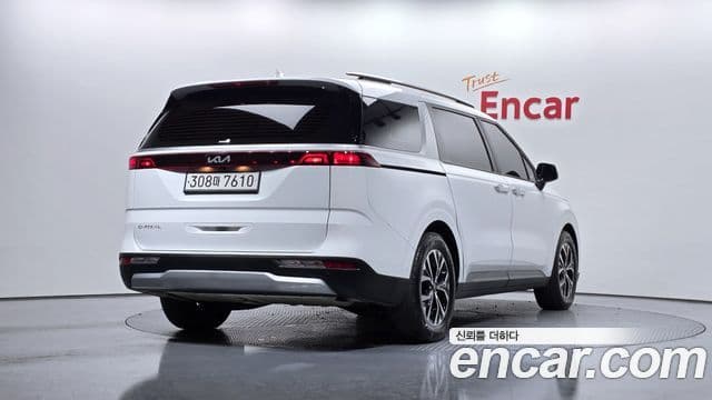 Kia Carnival 2023 — ფოტო 2/20
