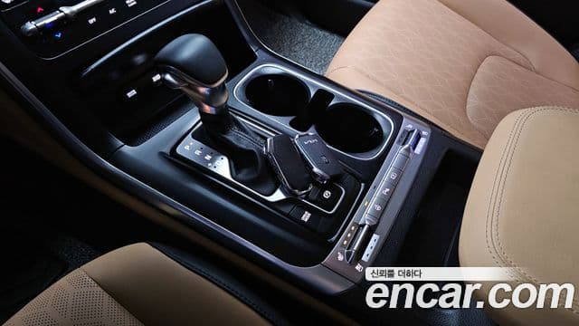 Kia Carnival 2023 — ფოტო 9/20