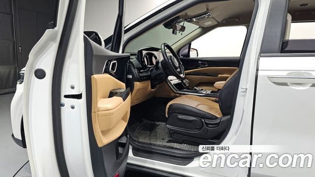 Kia Carnival 2023 — ფოტო 10/20