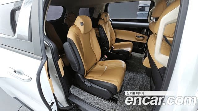 Kia Carnival 2023 — ფოტო 12/20