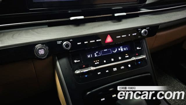 Kia Carnival 2023 — ფოტო 15/20