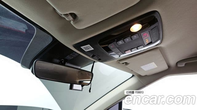 Kia Carnival 2023 — ფოტო 18/20