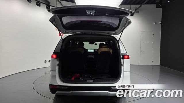 Kia Carnival 2023 — ფოტო 20/20