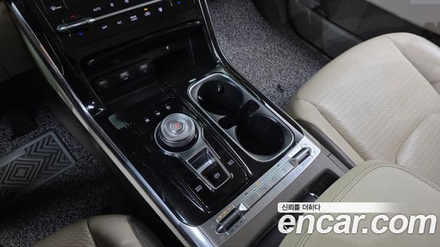 Kia Carnival 2021 — фото 9 из 20