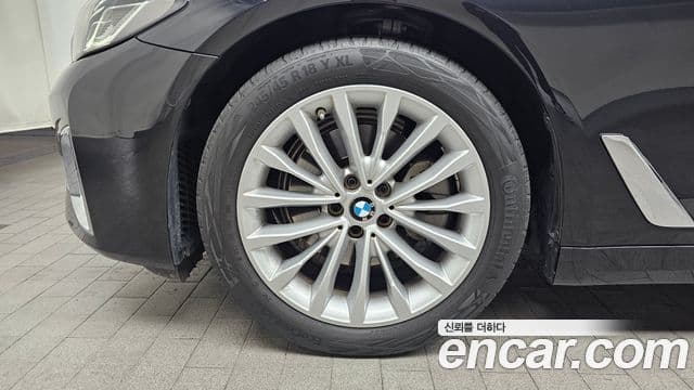 BMW 5 Series 2023 — ფოტო 5/20