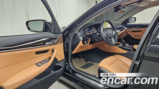BMW 5 Series 2023 — ფოტო 10/20